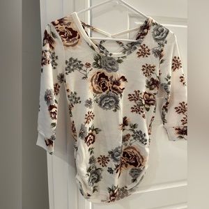 Cute 3/4 length sleeves